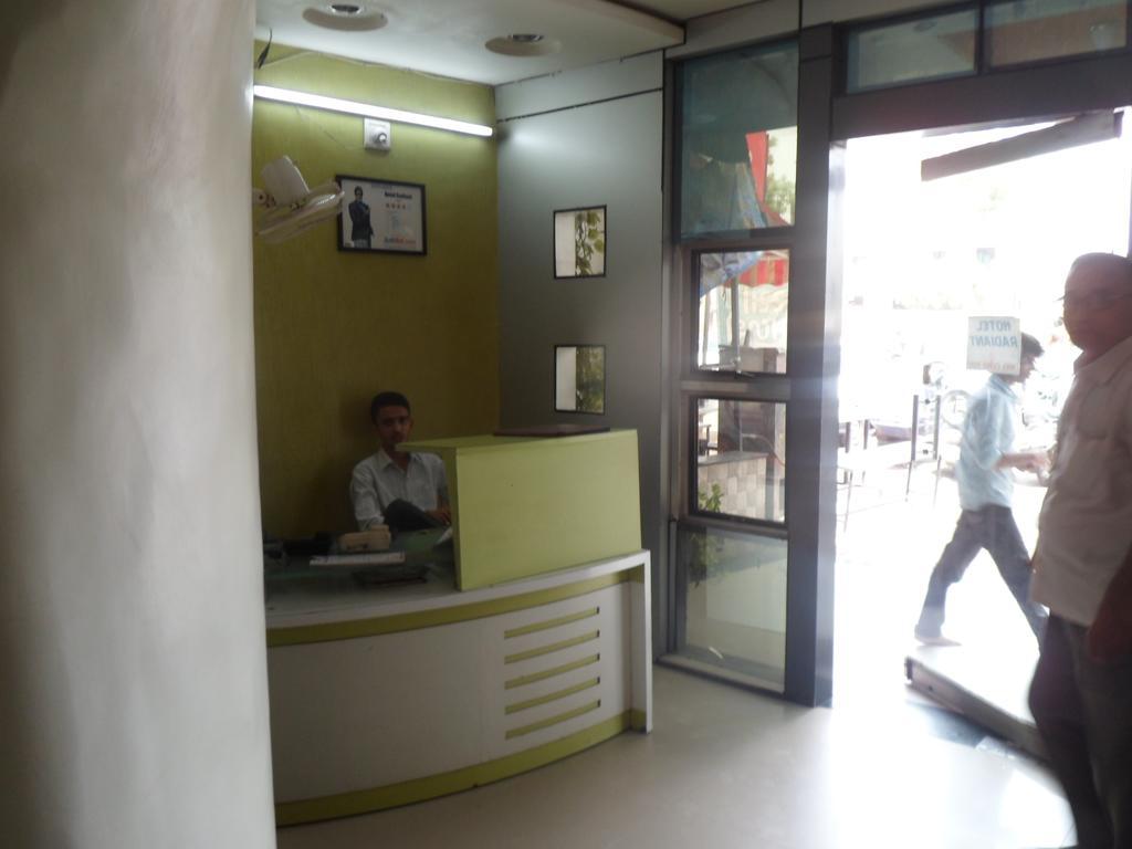 Hotel Atithi Ahmedabad Exterior foto
