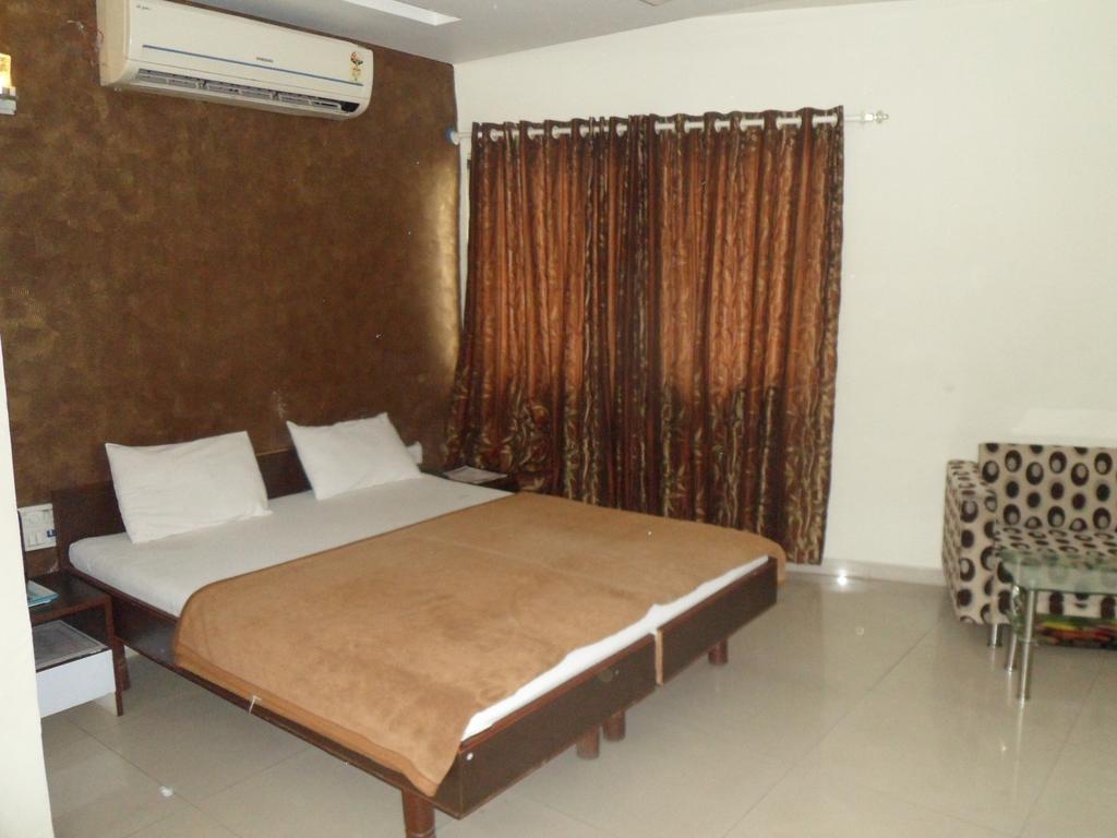 Hotel Atithi Ahmedabad Exterior foto