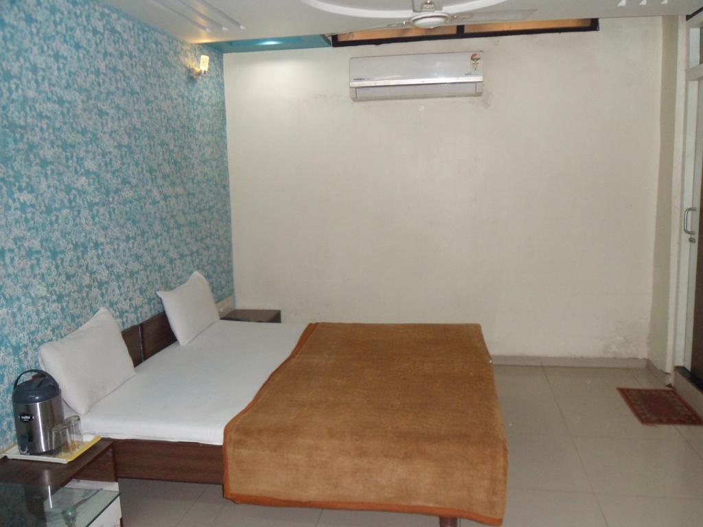 Hotel Atithi Ahmedabad Zimmer foto
