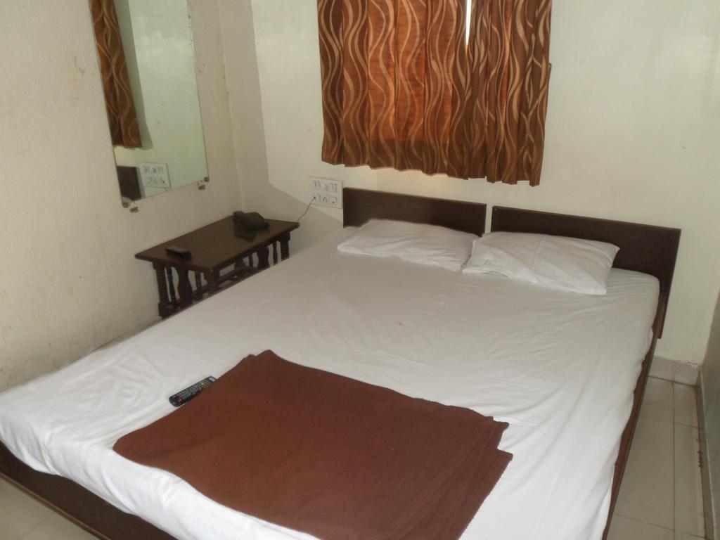 Hotel Atithi Ahmedabad Zimmer foto