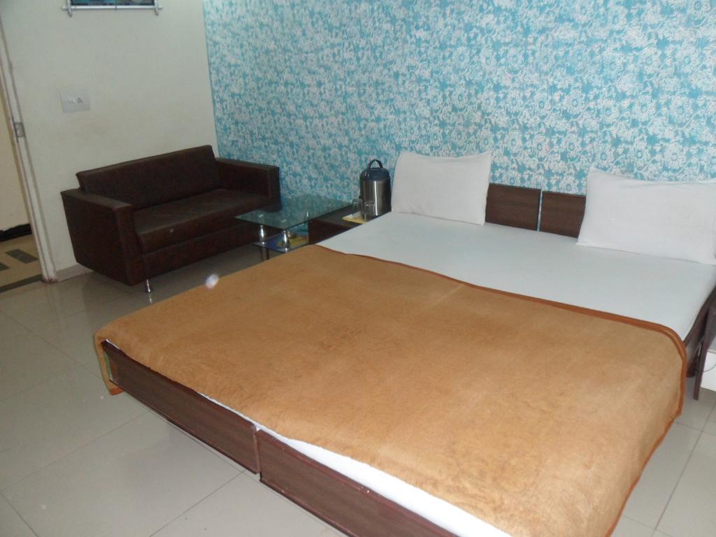 Hotel Atithi Ahmedabad Zimmer foto
